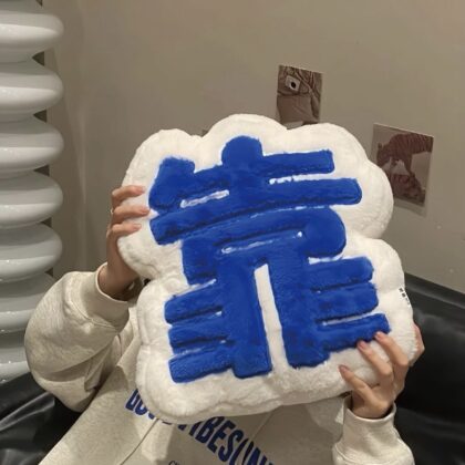 [預訂產品] 靠字絨毛抱枕 藍白款 家居裝飾 辦公室小物 靠枕 上班產品